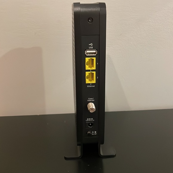 NetGear N600 WiFi Cable Modem Router Model C3700, Black - Picture 4 of 9